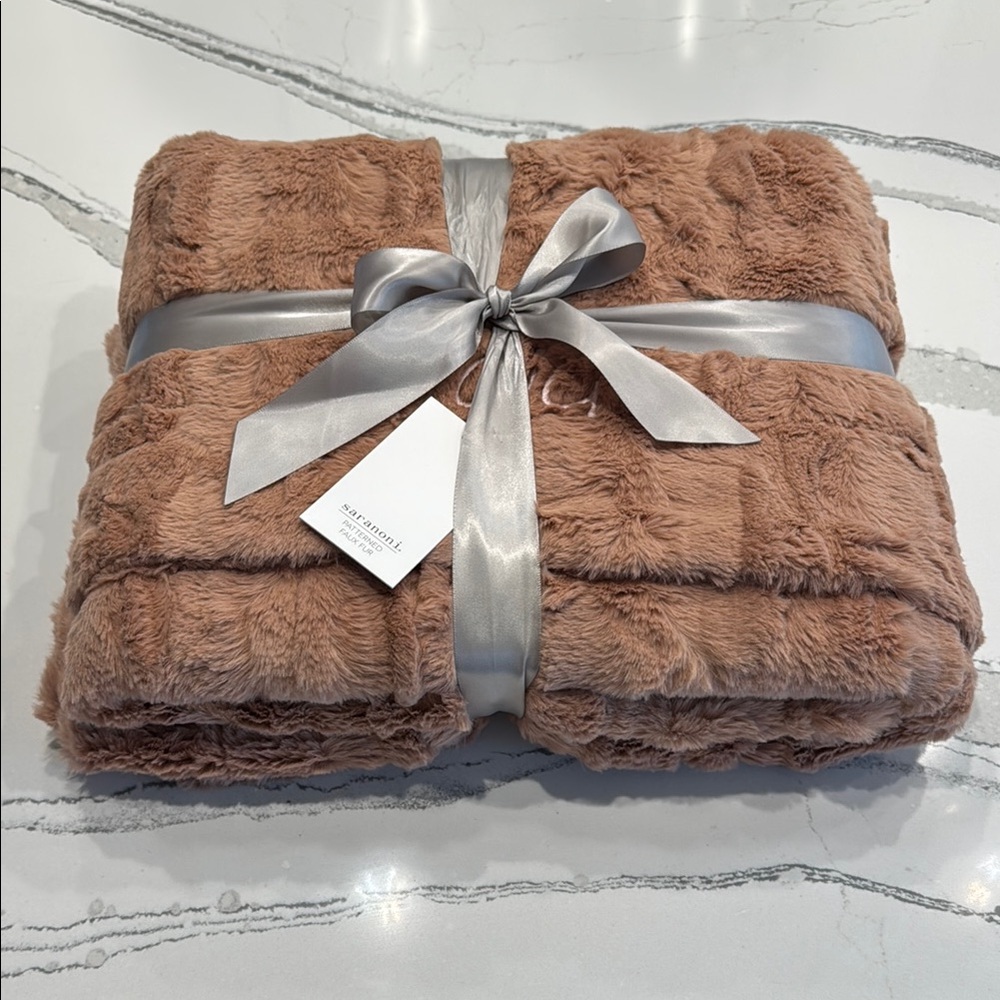 NWT Saranoni Luxury Blanket Patterned Faux Fur Throw Gigi Embroidered 50x60